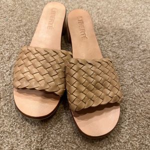 - LIBERTÉ Santorini Sandal - size 11 tan